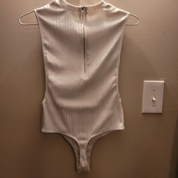 Revamped brand white zip up body suit, size small - Picture 3 of 7